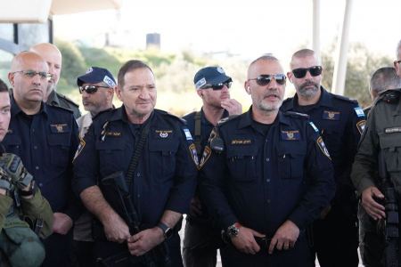القدس : الشرطة تحبط عمليات طعن وسرقة واعتداء تحرش وتقوم بانقاذ متنزهة